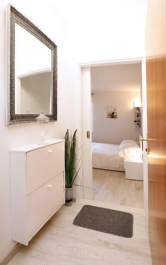 Apartment B&J Very Near Center Of Town Σπλιτ
