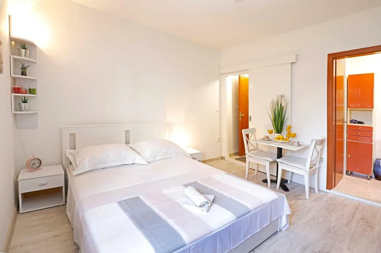 Apartment B&J Very Near Center Of Town Split