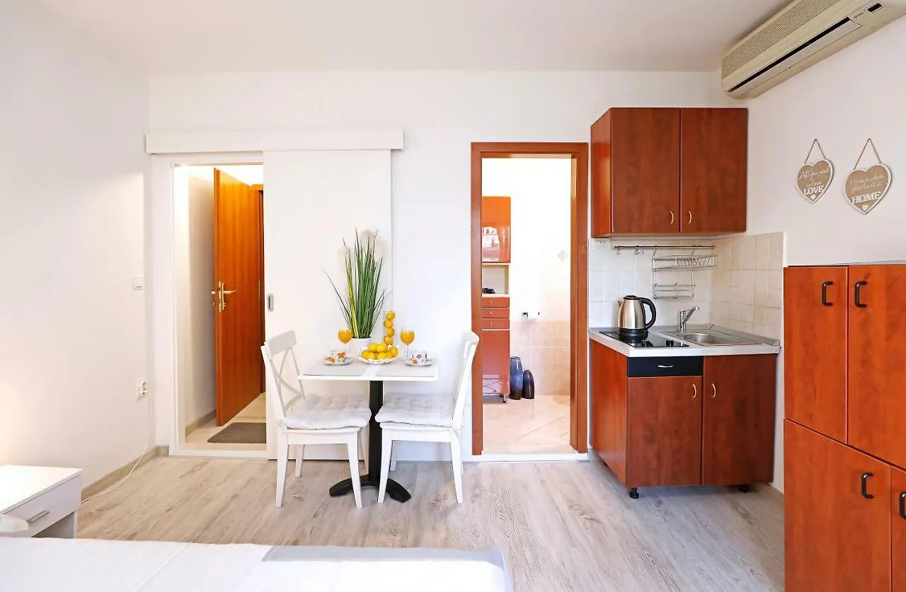 Apartment B&J Very Near Center Of Town Split