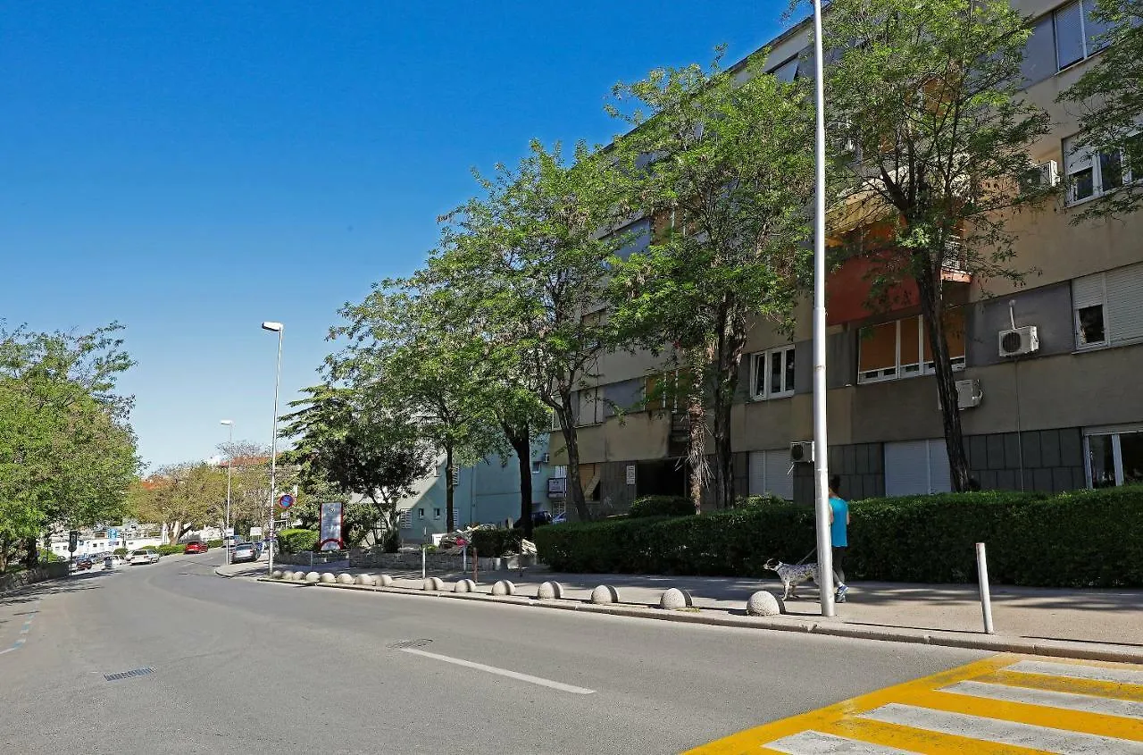Apartment B&J Very Near Center Of Town Split
